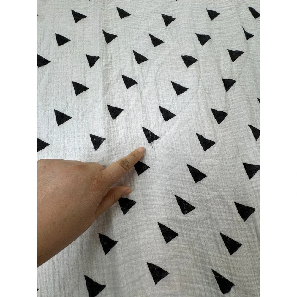 Modern Black Triangle Print White Cotton Muslin Baby Swaddle Blanket 40x42